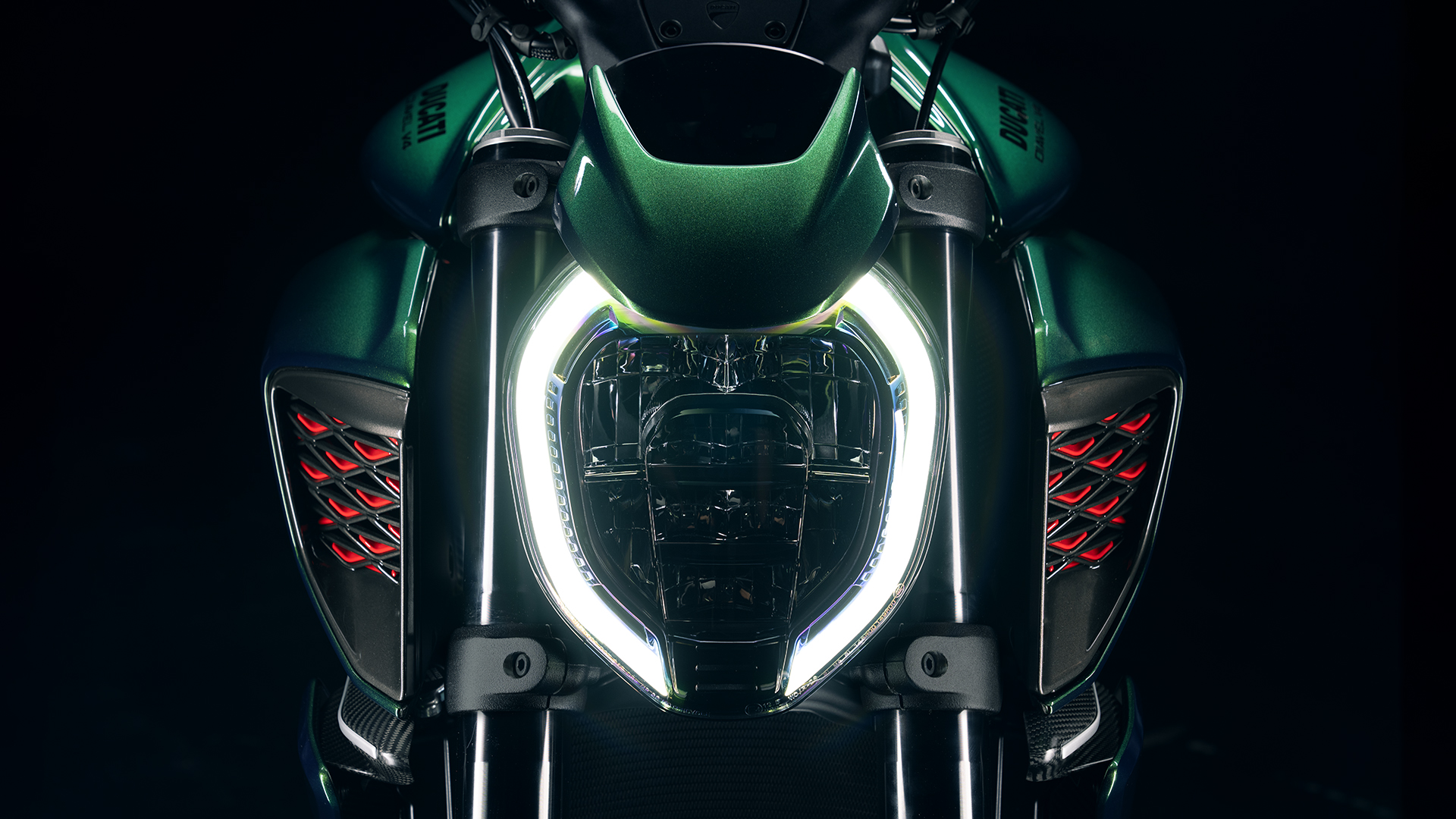 Ducati-Diavel-V4-for-Bentley-DWP24-Explore-gallery-01-1920x1080-03
